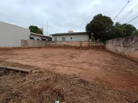 Aluga-se terreno