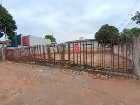 Aluga-se terreno